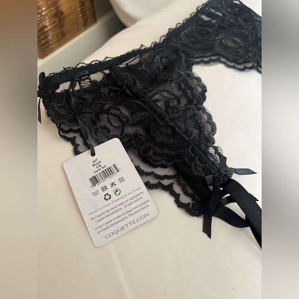BRAND NEW! With tags, coquette OS garter belt